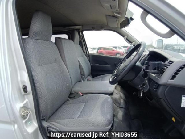Used 2005 AT toyota regiusace-van KDH205V Image[12]