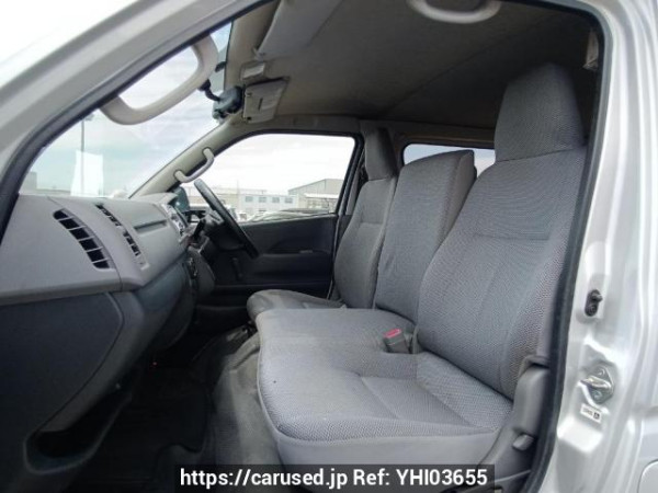 Used 2005 AT toyota regiusace-van KDH205V Image[13]