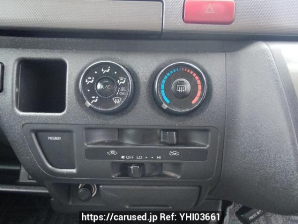 Used 2005 AT toyota regiusace-van KDH205V Image[21]