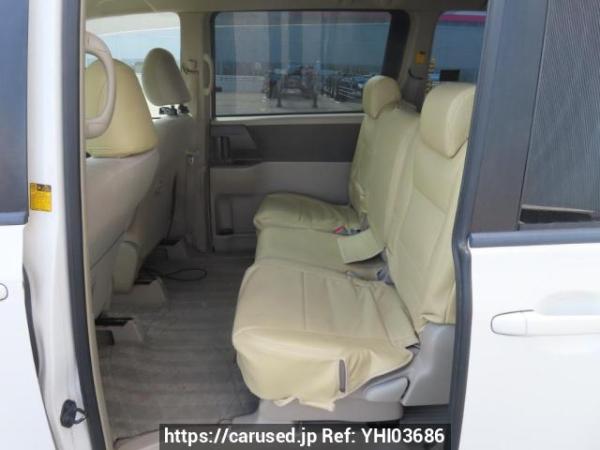 Used 2007 AT toyota noah ZRR70G Image[18]
