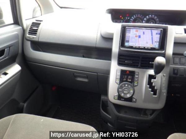 Used 2007 AT toyota noah ZRR75G Image[18]
