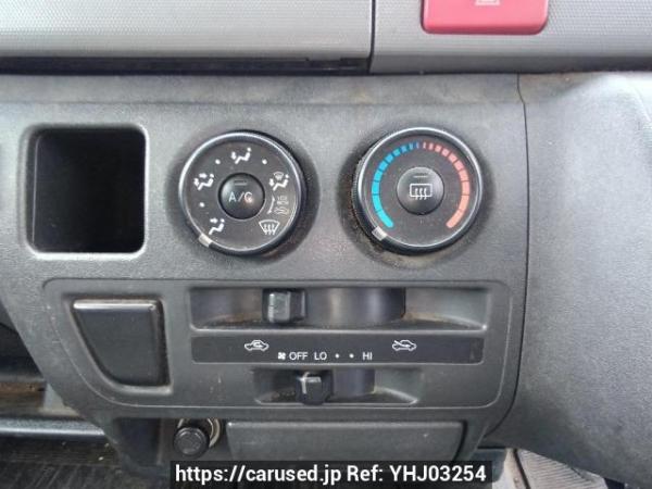 Used 2005 MT toyota hiace-van KDH205V Image[22]