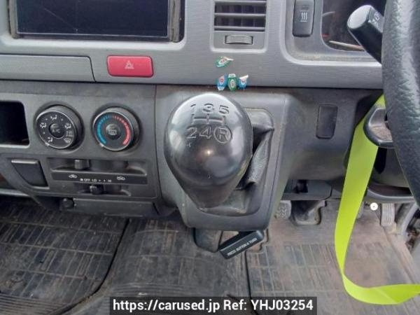Used 2005 MT toyota hiace-van KDH205V Image[23]