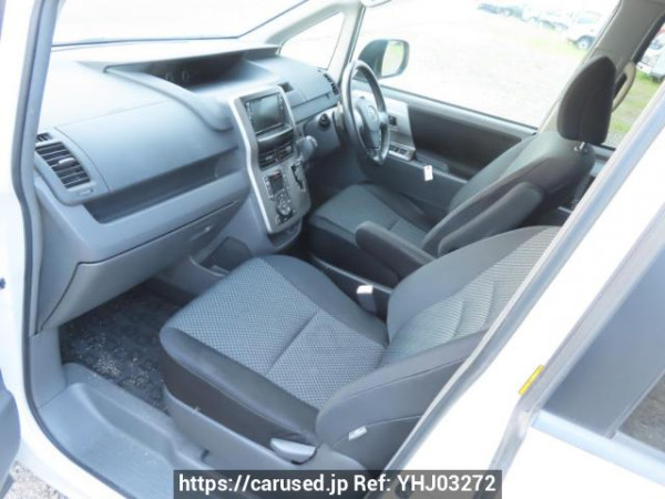 Used 2007 AT toyota noah ZRR70W Image[15]