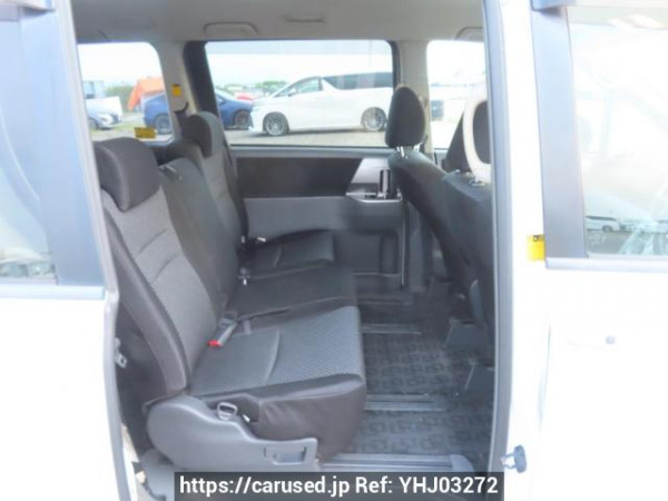 Used 2007 AT toyota noah ZRR70W Image[17]