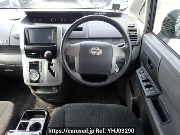 Used 2007 AT toyota noah ZRR70G Image[18]