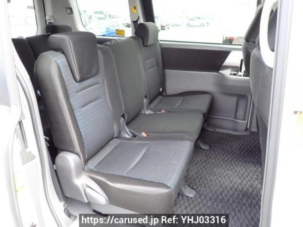 Used 2009 AT toyota voxy ZRR70W Image[14]