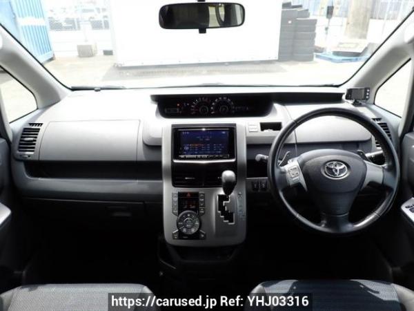 Used 2009 AT toyota voxy ZRR70W Image[17]