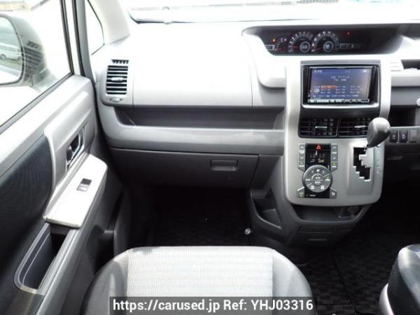 Used 2009 AT toyota voxy ZRR70W Image[18]