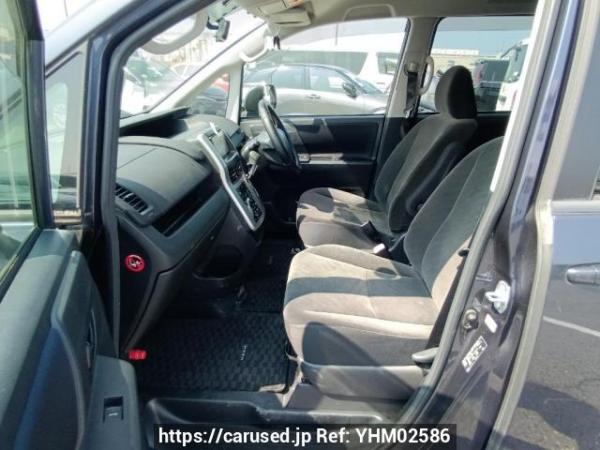Used 2010 AT toyota noah ZRR70G Image[13]