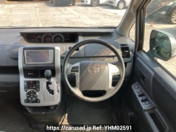 Used 2010 AT toyota voxy ZRR70G Image[18]