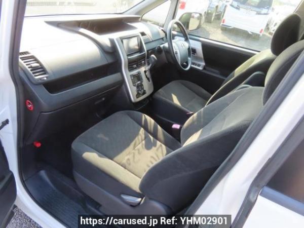Used 2010 AT toyota noah ZRR70G Image[12]