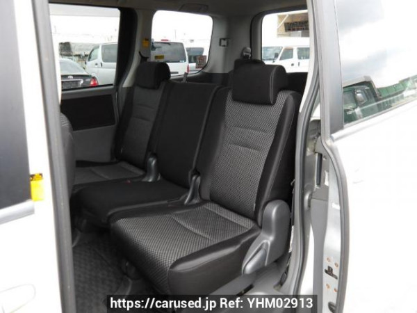Used 2007 AT toyota noah ZRR70W Image[16]