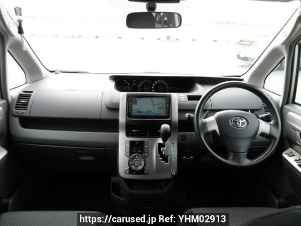Used 2007 AT toyota noah ZRR70W Image[18]