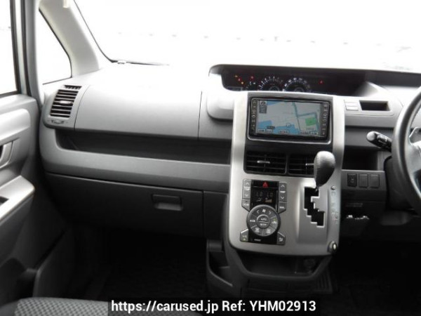 Used 2007 AT toyota noah ZRR70W Image[19]