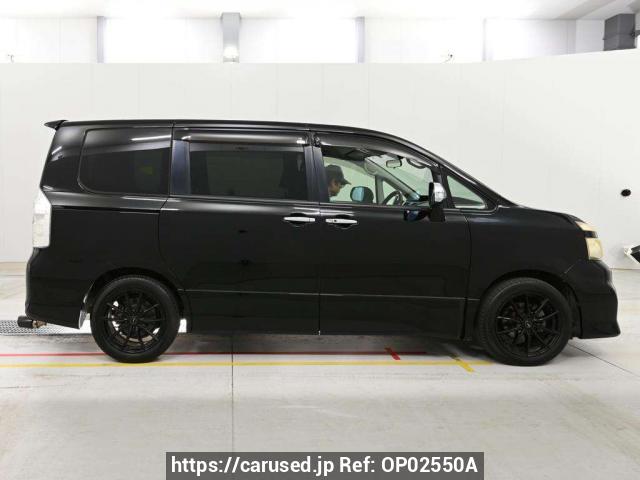 Buy Used 2010 Toyota Voxy ZRR70W (OP02550A) - Carused.jp