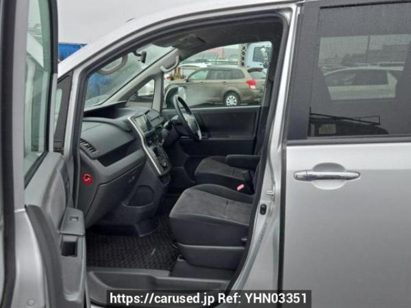 Used 2009 AT toyota noah ZRR75G Image[12]