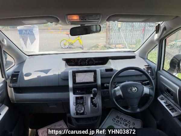 Used 2009 AT toyota voxy ZRR70W Image[12]