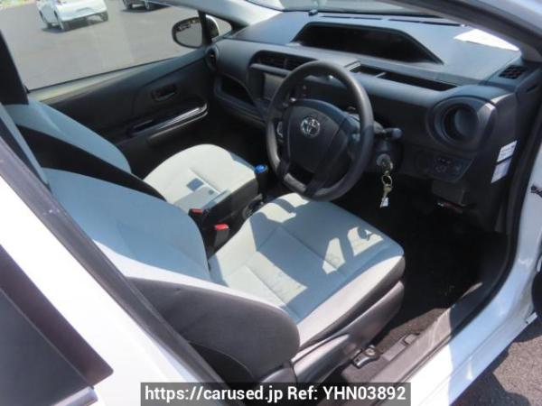 Used 2017 AT toyota aqua NHP10 Image[11]