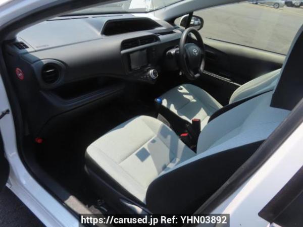 Used 2017 AT toyota aqua NHP10 Image[12]