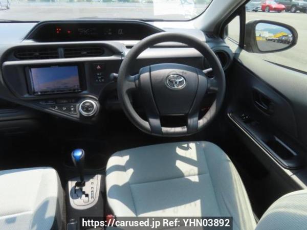 Used 2017 AT toyota aqua NHP10 Image[18]