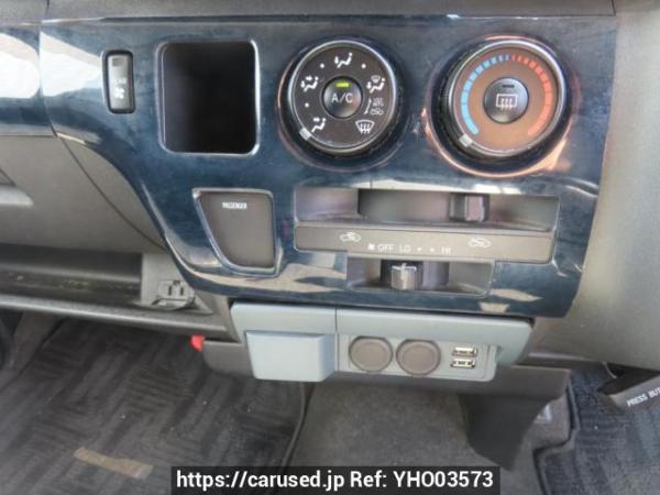 Used 2005 AT toyota regiusace-van KDH205V Image[26]