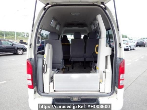 Used 2005 AT toyota regiusace-van TRH200K Image[8]