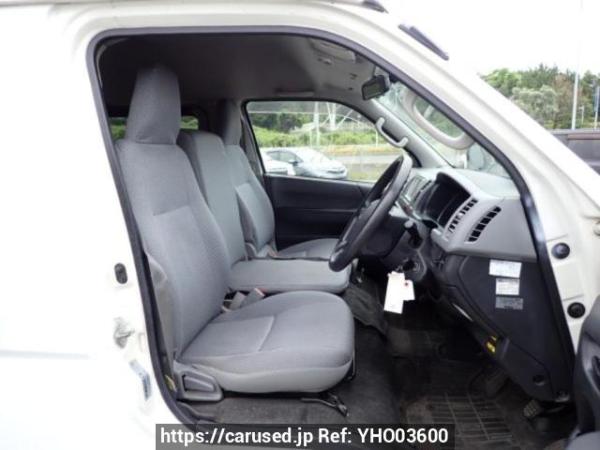 Used 2005 AT toyota regiusace-van TRH200K Image[12]
