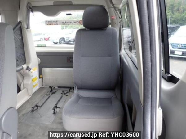 Used 2005 AT toyota regiusace-van TRH200K Image[16]