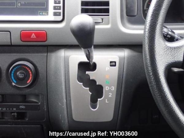 Used 2005 AT toyota regiusace-van TRH200K Image[24]