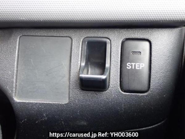 Used 2005 AT toyota regiusace-van TRH200K Image[27]