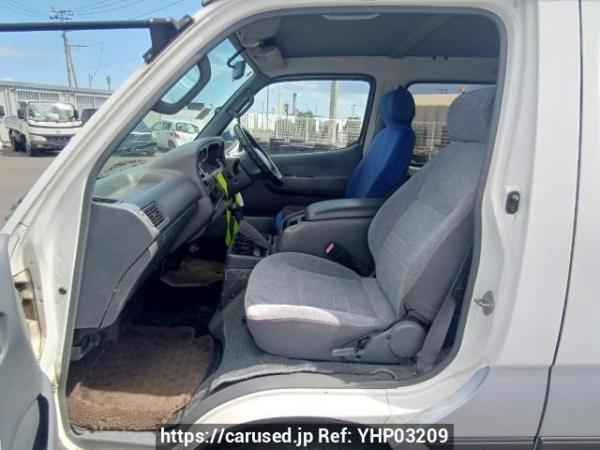 Used 2003 AT toyota regiusace-van TRH112V Image[13]