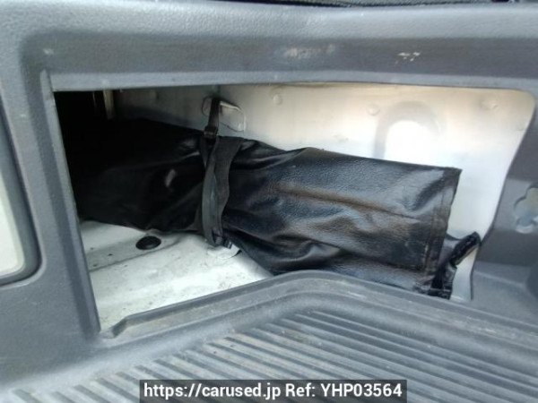 Used 2003 AT toyota regiusace-van TRH112V Image[37]