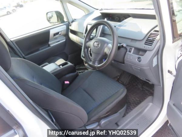 Used 2010 AT toyota voxy ZRR70W Image[10]