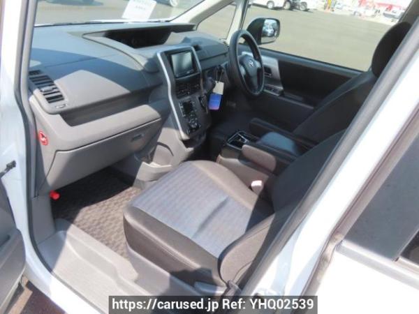 Used 2010 AT toyota voxy ZRR70W Image[11]