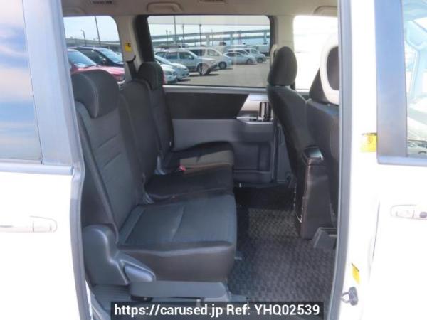 Used 2010 AT toyota voxy ZRR70W Image[12]