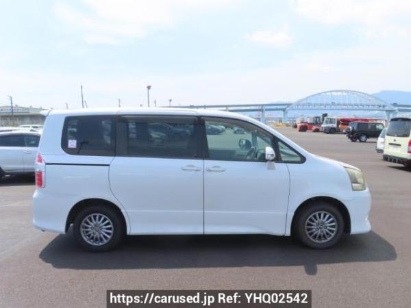 Used 2007 AT toyota noah ZRR70W Image[7]