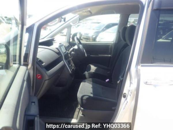 Used 2010 AT toyota noah ZRR70G Image[12]