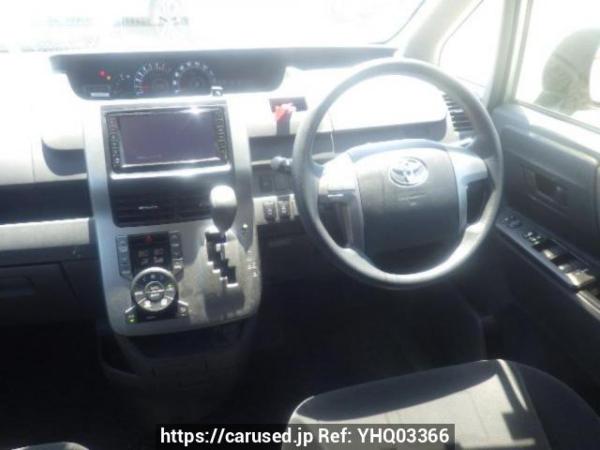 Used 2010 AT toyota noah ZRR70G Image[19]