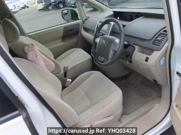 Used 2013 AT toyota noah ZRR70G Image[11]