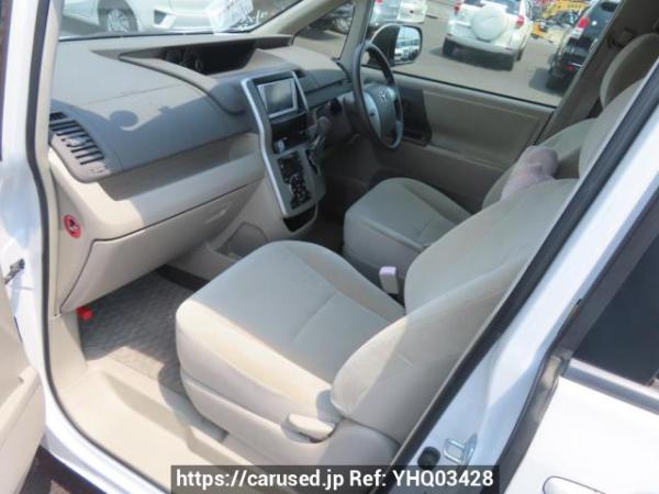 Used 2013 AT toyota noah ZRR70G Image[12]
