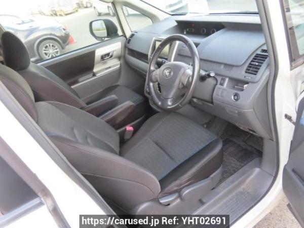 Used 2009 AT toyota voxy ZRR70W Image[11]