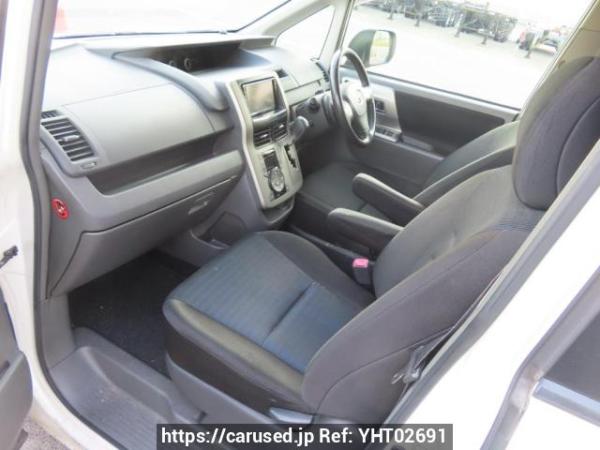 Used 2009 AT toyota voxy ZRR70W Image[12]