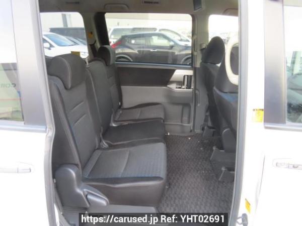 Used 2009 AT toyota voxy ZRR70W Image[13]