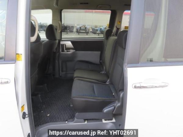 Used 2009 AT toyota voxy ZRR70W Image[14]