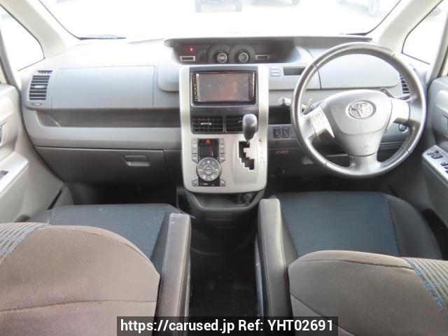Nunua gari lililotumika 2009 Toyota Voxy ZRR70W (YHT02691