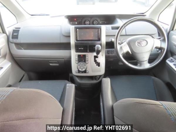 Used 2009 AT toyota voxy ZRR70W Image[17]