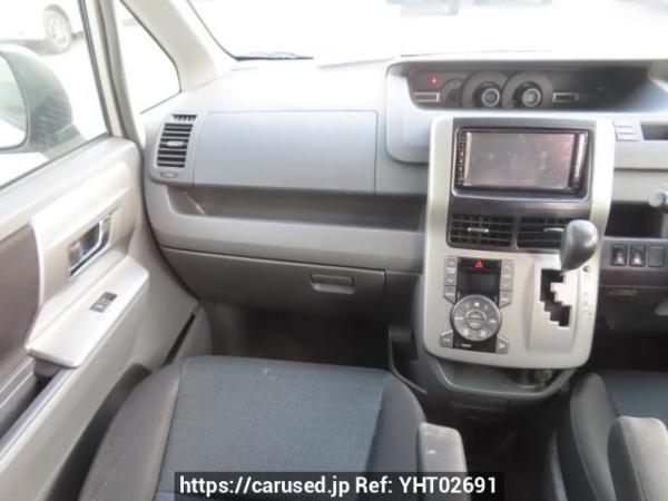 Used 2009 AT toyota voxy ZRR70W Image[18]