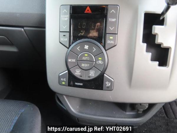 Used 2009 AT toyota voxy ZRR70W Image[22]