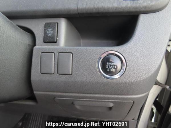 Used 2009 AT toyota voxy ZRR70W Image[26]
